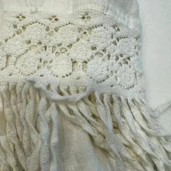 FJVA Paris 100% linen button up top w/lace back and fringe cuffs. - Picture 14 of 14